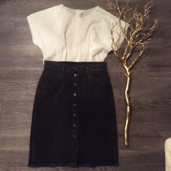 Vintage Tops - ⭐️ SOLD ⭐️ Vintage crisp white embroidered top